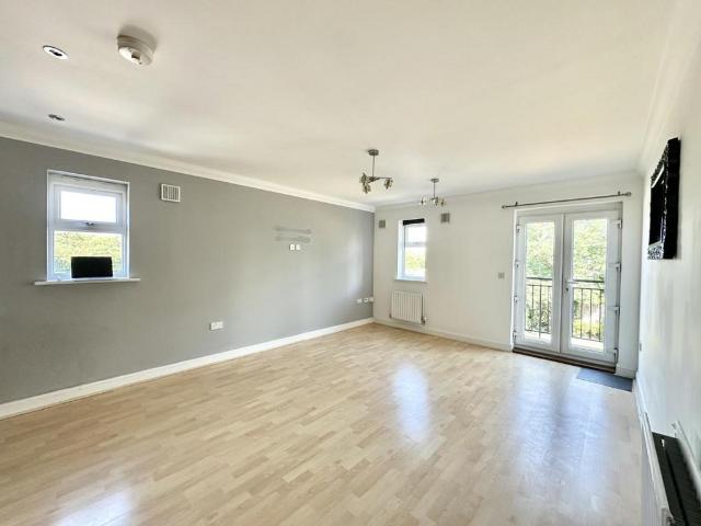 Comet House, New Road, Harlington 2 bed apartment to rent £1,900 pcm £438 pw
