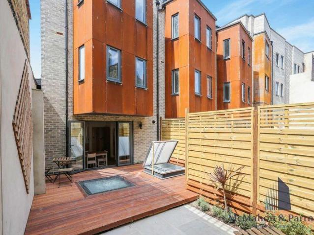 Comet Street, London, SE8 4 bed townhouse to rent £4,450 pcm £1,027 pw