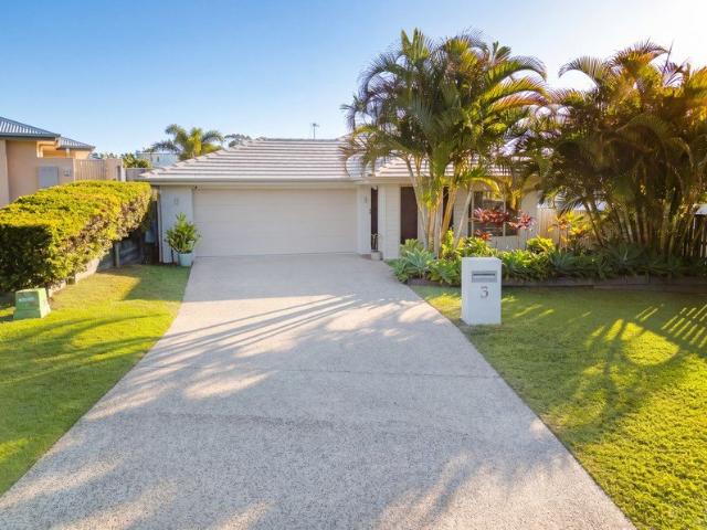 Position PLUS Quiet cul de sac of 6 homes Elanora's BEST BUY!