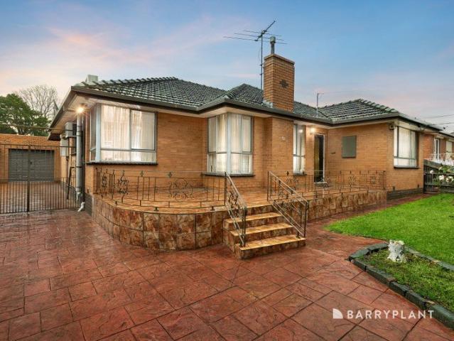 Comfort & Opportunity on a Generous 797m² Block