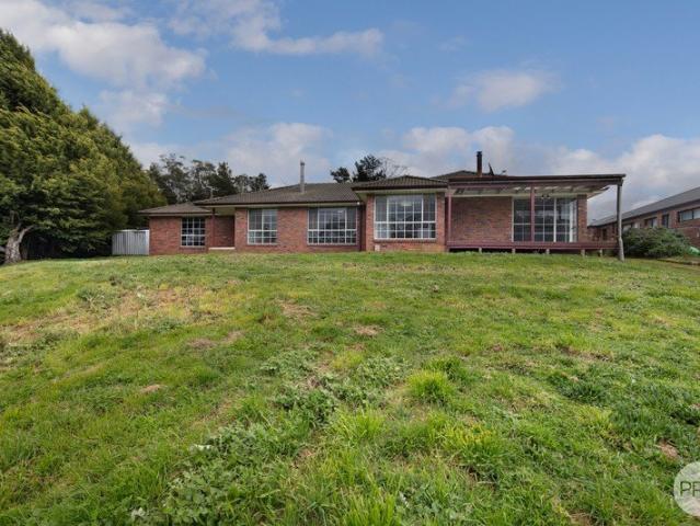 COMFORT AND CONVENIENCE IN A PRIME BROWN HILL LOCATION