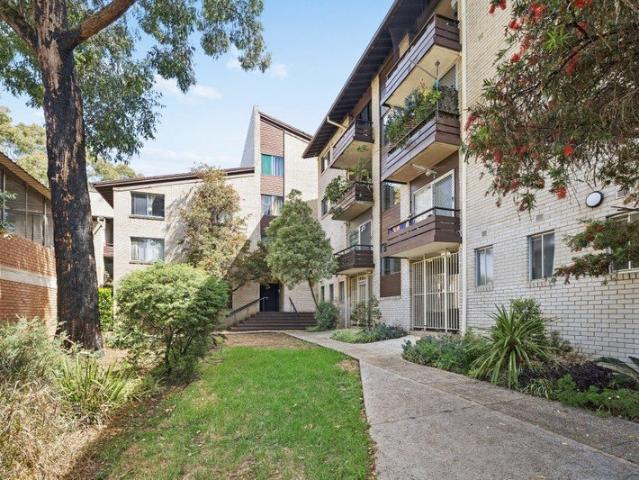 Comfort and Convenience in a Prime Sefton Location