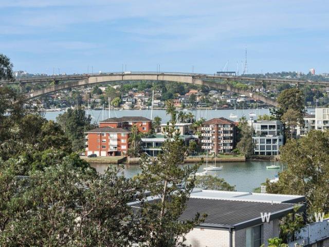 Comfort and Convenience In a Waterside Setting