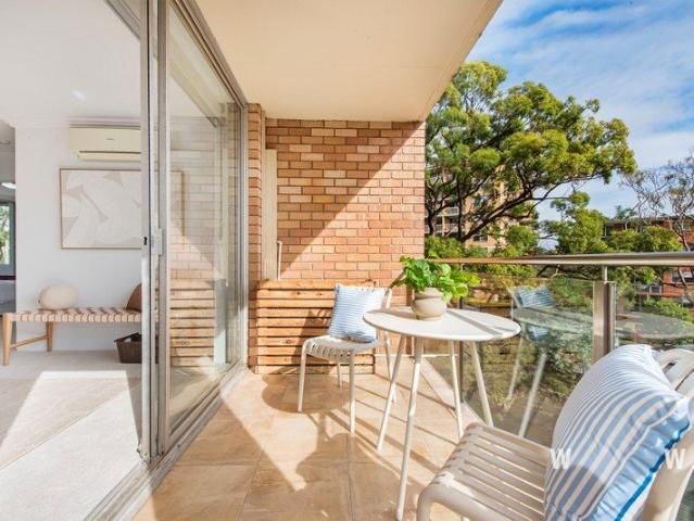 Comfort and Convenience in a Waterside Setting