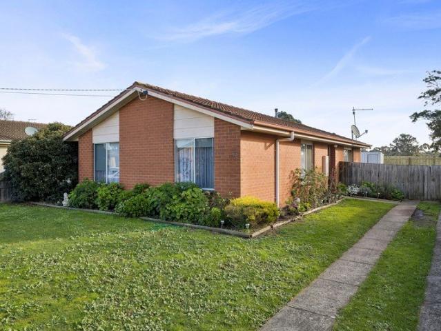 Comfort and Convenience Just Moments from Lake Colac