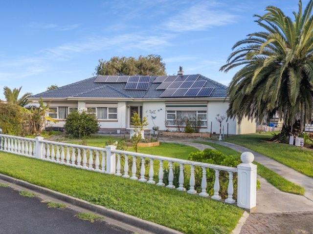 Comfort, Convenience, and Country Charm at 16 Cassells Street