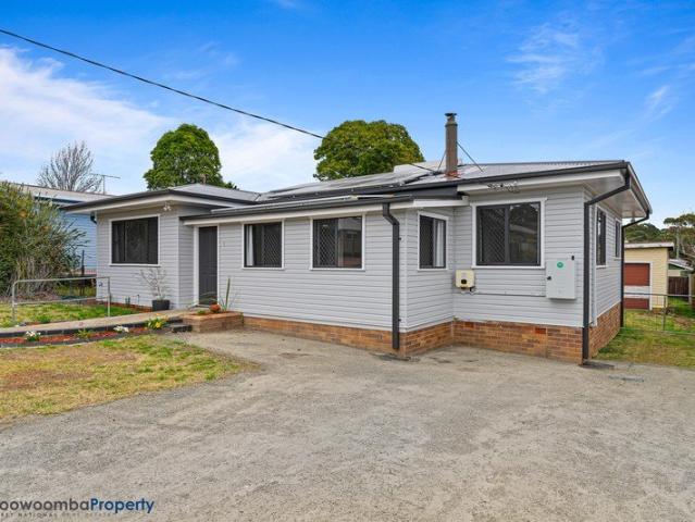 Comfort, Convenience & Character in the Heart of Newtown!