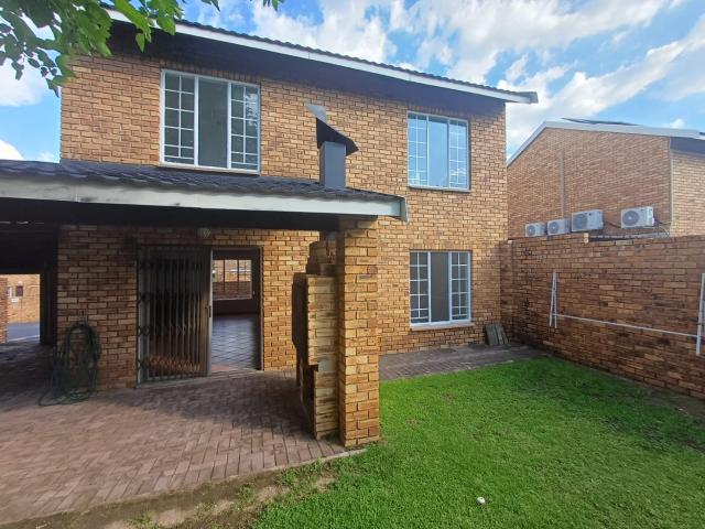 Comfort & Convenience: Charming 3 Bedroom Duplex with Backup Power
