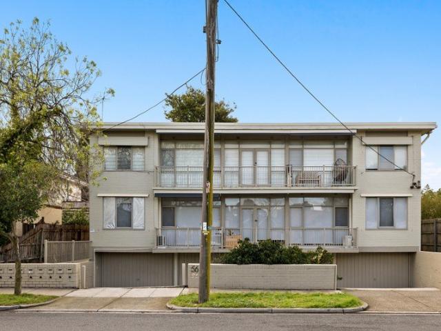 Comfort, Convenience & Classic Caulfield North Appeal