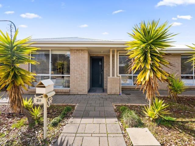 Comfort, Convenience & Easy Living in a Great Location