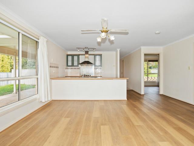 COMFORT, CONVENIENCE & EASY LIVING IN A FANTASTIC LOCATION