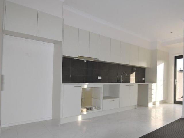 Comfort & Convenience in a Thriving Sunshine Location!