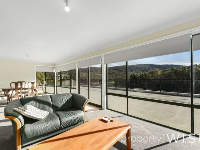 Comfort & Convenience in Peaceful Blackstone Heights