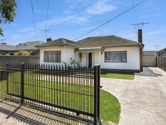 Comfort & Convenience in Prime Albion Location