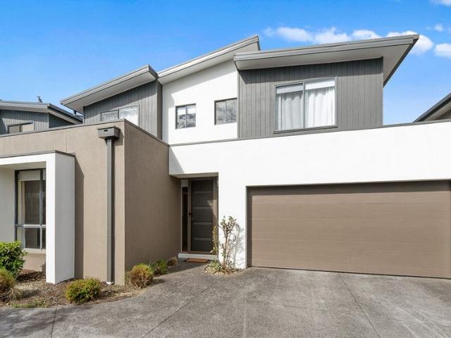 COMFORT & CONVENIENCE IN THE FRANKSTON HIGH SCHOOL ZONE!