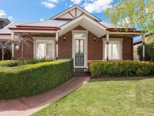 Comfort, Convenience & Low Maintenance Living in a Quiet Court Setting