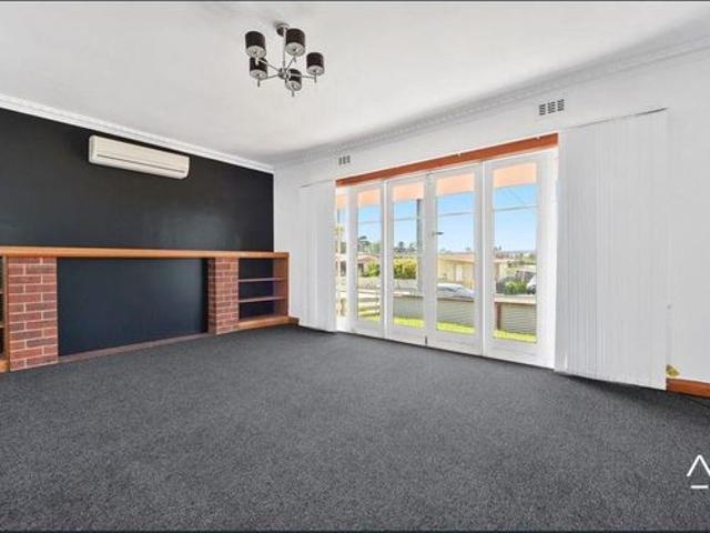 Comfort, Convenience & Space in a Sought After Newnham Location