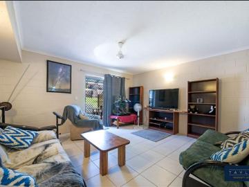 Comfort & Convenience Your Ideal 2 Bedroom Fully Furnished Townhouse Awaits