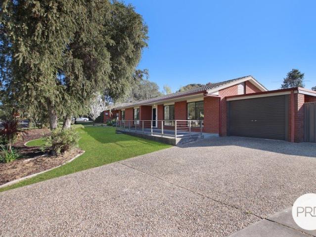 COMFORT, CONVENIENT & CLOSE TO LOCAL GOLF CLUB!