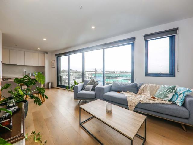 Comfort Living IN A PRIME LOCATION for 6 months fix term lease