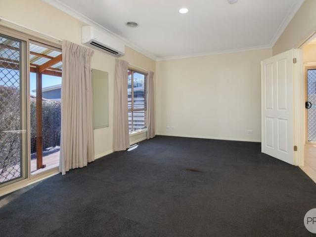 COMFORT & LOCATION THIS HOUSE HAS IT ALL!