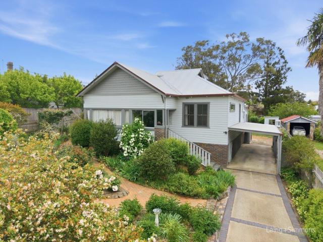 Comfort, Practicality and Family Friendly Spaces in a Well Maintained Character Home