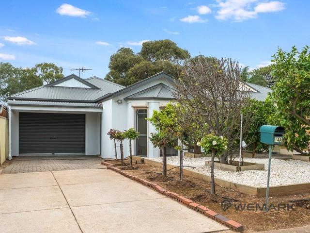Comfort, Style and Outdoor Living in Convenient Clearview