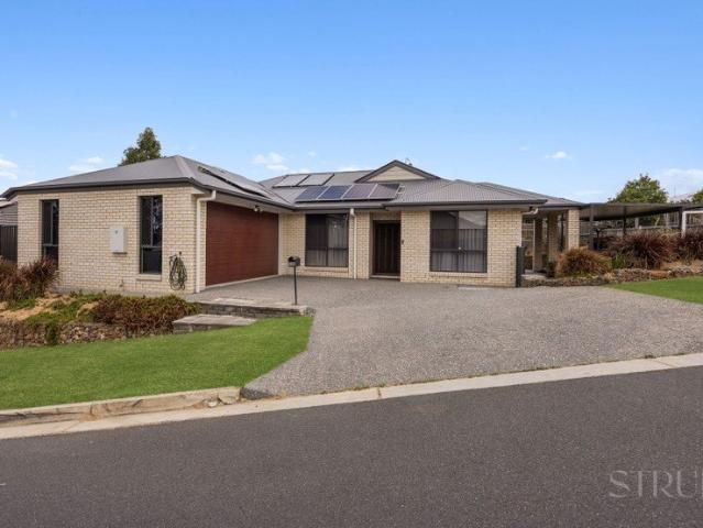 Comfort, Style and Practical Living in Deebing Heights