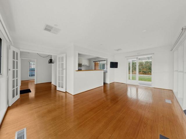 Comfort, Style & Convenience in the Heart of Templestowe Lower