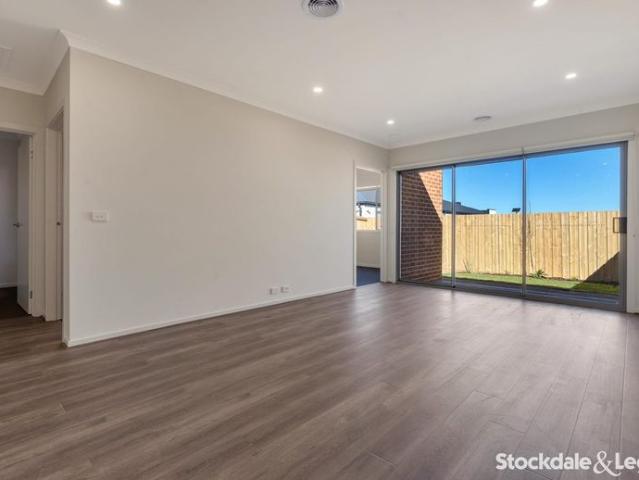 Comfort & Style in Greenvale!