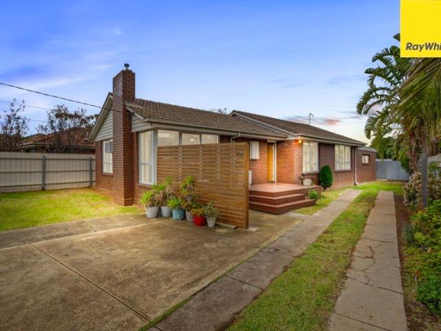 Comfort, Style & Year Round Living in a Prime Melton Location