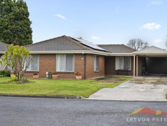Comfort, Space & a Gardener's Dream in a Quiet Court