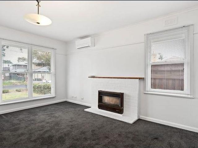 Comfort, Space and Convenience in a Superb Heidelberg West Location