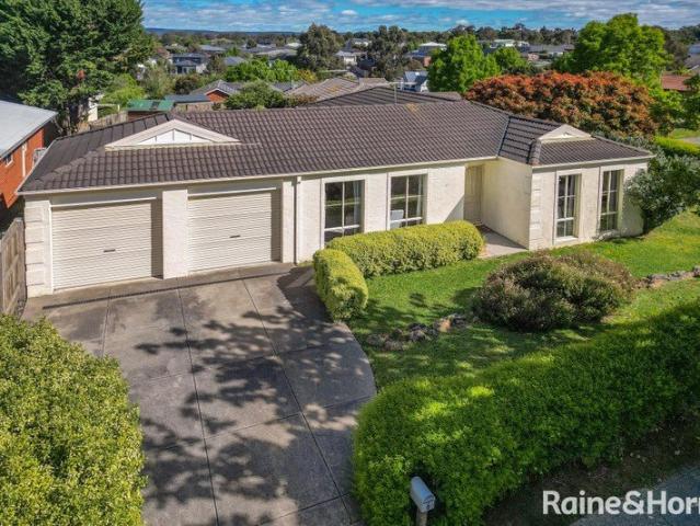 Comfort, Space & Convenience in a Sought After Gisborne Setting!