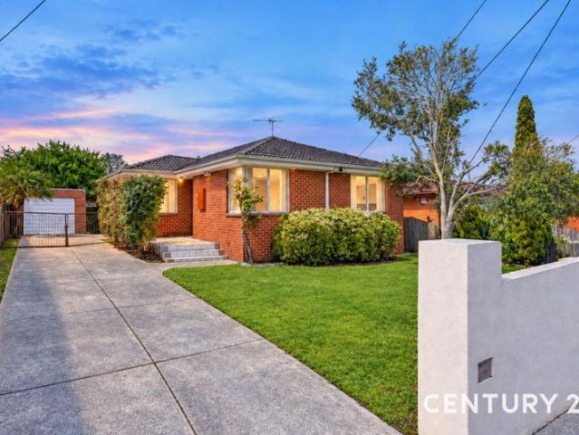 Comfort, Space & Convenience in a Sought After Location