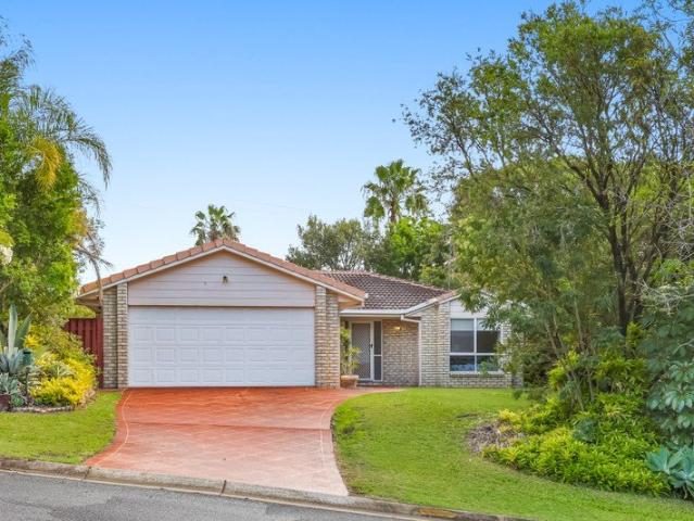Comfort, Space & Effortless Living in Pacific Pines!