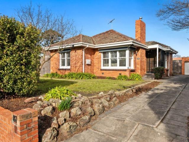 Comfort & Space in Idyllic Garden Setting