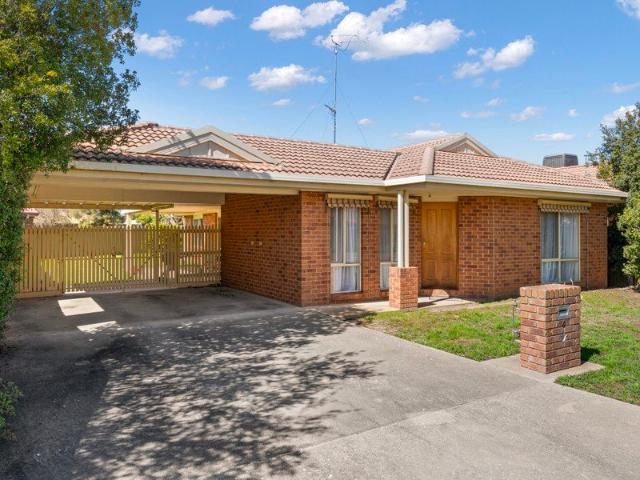 Comfort, Space & Potential in a Great Location