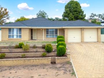 Comfort, Space & Sweeping Contemporary Family Appeal