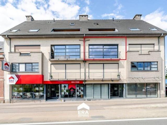 Comfortabel 2 slaapkamerappartement met terras en garage