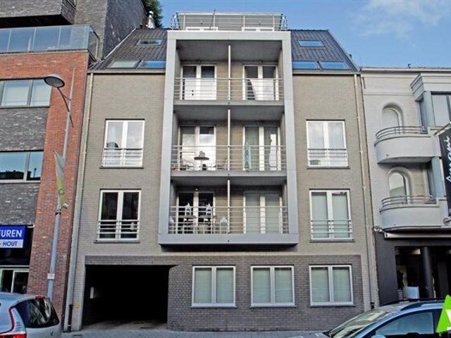 Comfortabel appartement met garage in het centrum van Eeklo!