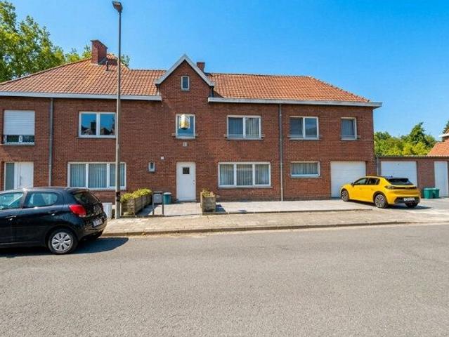 Comfortabele 3 slaapkamerwoning met GARAGE te huur in Sin.