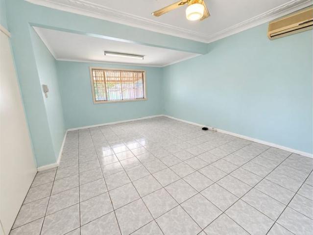 Comfortable 3 Bedroom Family Home with Two Bathrooms