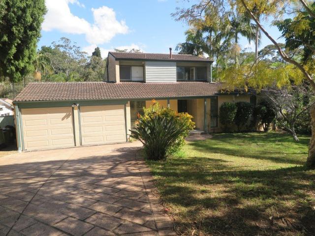 Comfortable 4 Bedroom plus Study House Closed to St Ives North Public School