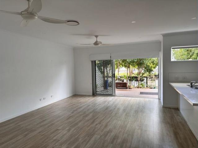 Comfortable 4 Bedroom Terrace with Double Garage in Birtinya
