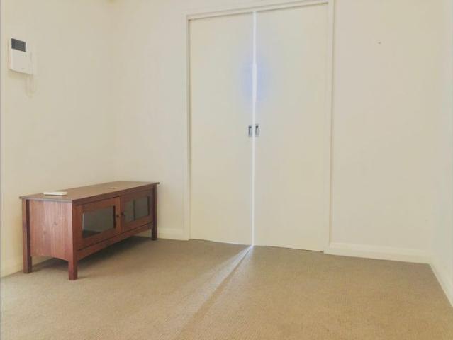 Comfortable 1 bedroom and 1 study room apartment for rent
