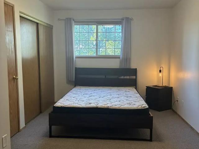 Comfortable 1 Bedroom For Rent w/ 4 Piece Ensuite Bathroom