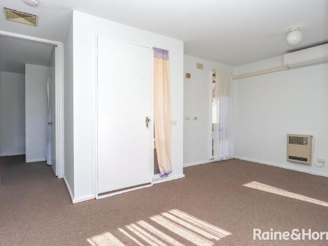 Comfortable 1 bedroom Unit Available NOW!
