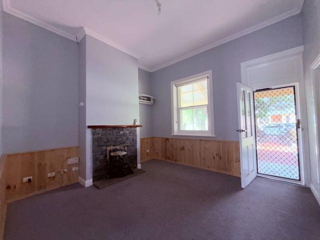 Comfortable 2 bedroom house available for rent in a peaceful street in Maitland