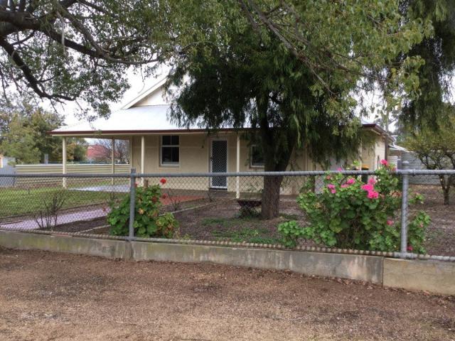 Comfortable 2 bedroom house available for rent in a peaceful street in Maitland